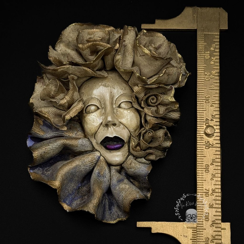Incredible Sculpted Ceramic Brooch of Witchy Woman with Roses Handcrafted - Picture 7 of 8
